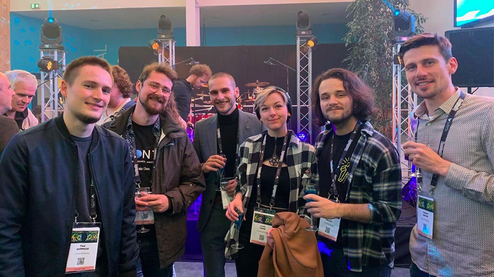 Les étudiants de Game Experience Design entourés de Martin Cailleau et Édouard Durand